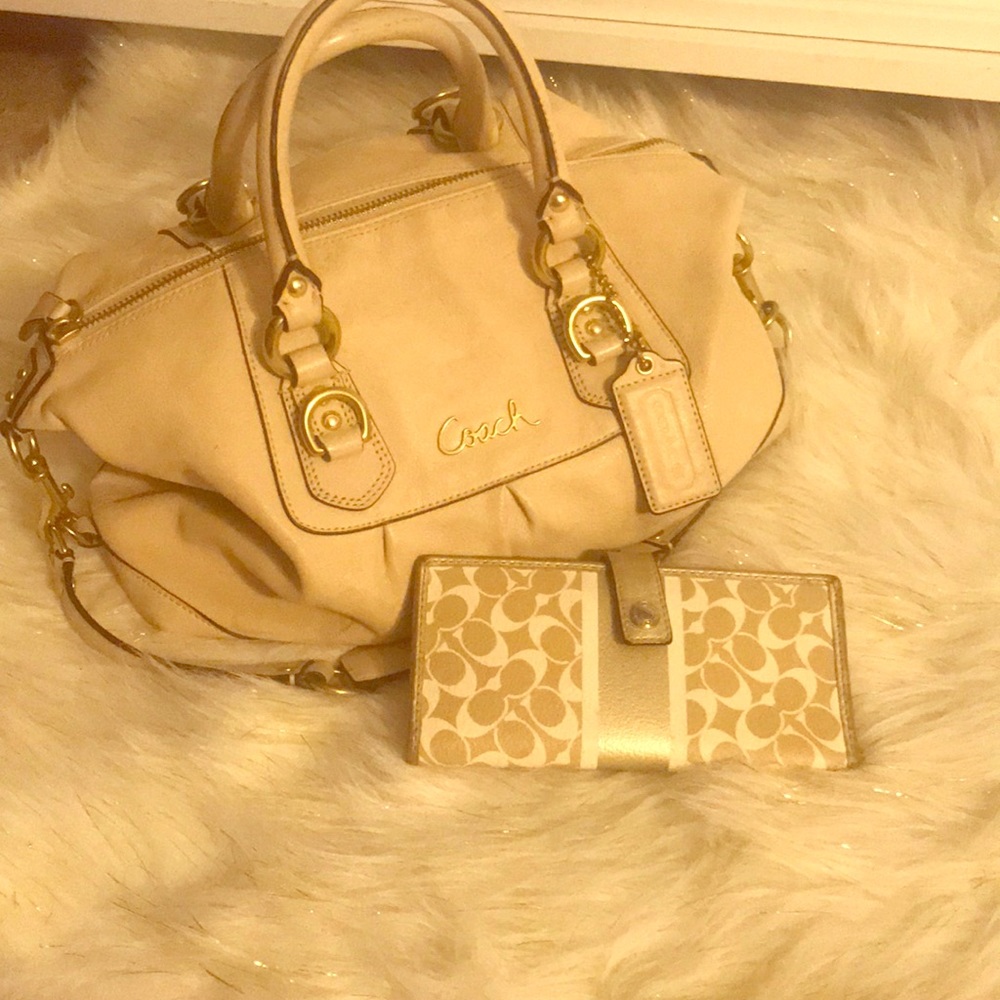 Coach purse and wallet
